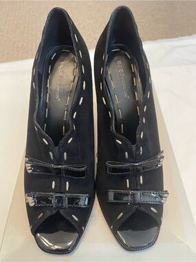 BCBGeneration Winona Black Suede Patent Peep Toe Bow Heels Pumps Size 11